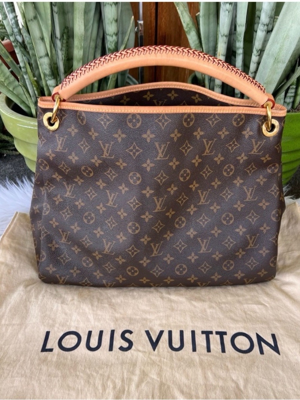 Louis Vuitton Artsy MM